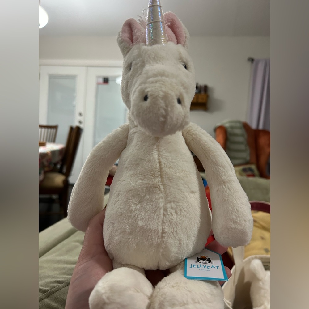 BNWT BASHFUL UNICORN JELLYCAT